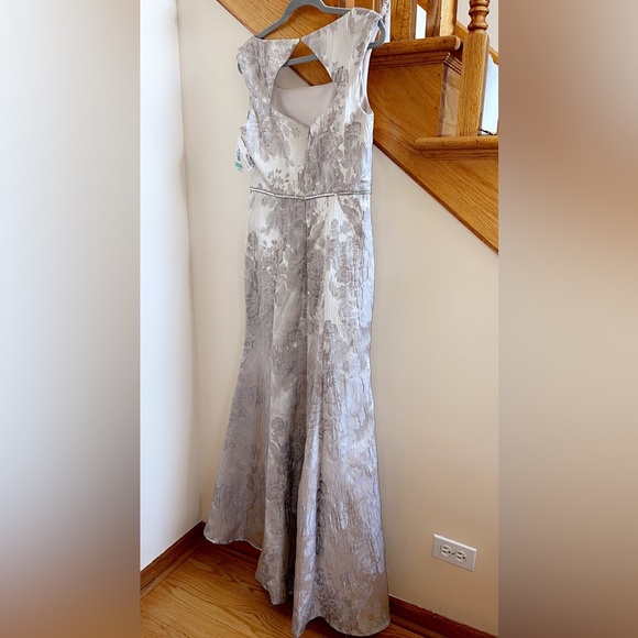 Women’s Formal Dress Size 6, 8 R&M Richards Champagne Beaded Waist Evening Gown - Picture 7 of 14